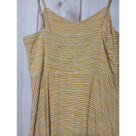 Old Navy Dress Womens Large Yellow White Striped Smocked Sundress Summer Pockets - Picture 3 of 8